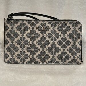 Kate Spade Lucy Spade Flower Medium L-Zip Wristlet